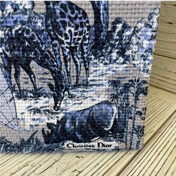 🌸 Dior Limited Edition Around the World Tote Bag Platinum Gift - Picture 3 of 5
